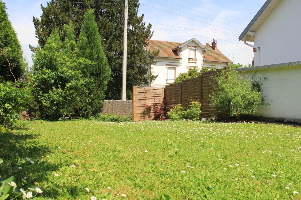 Charmante Maison Bourguignonne Avec Grand Jardin Et Parking モンバール エクステリア 写真