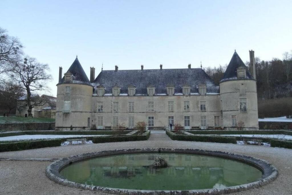 Charmante Maison Bourguignonne Avec Grand Jardin Et Parking モンバール エクステリア 写真