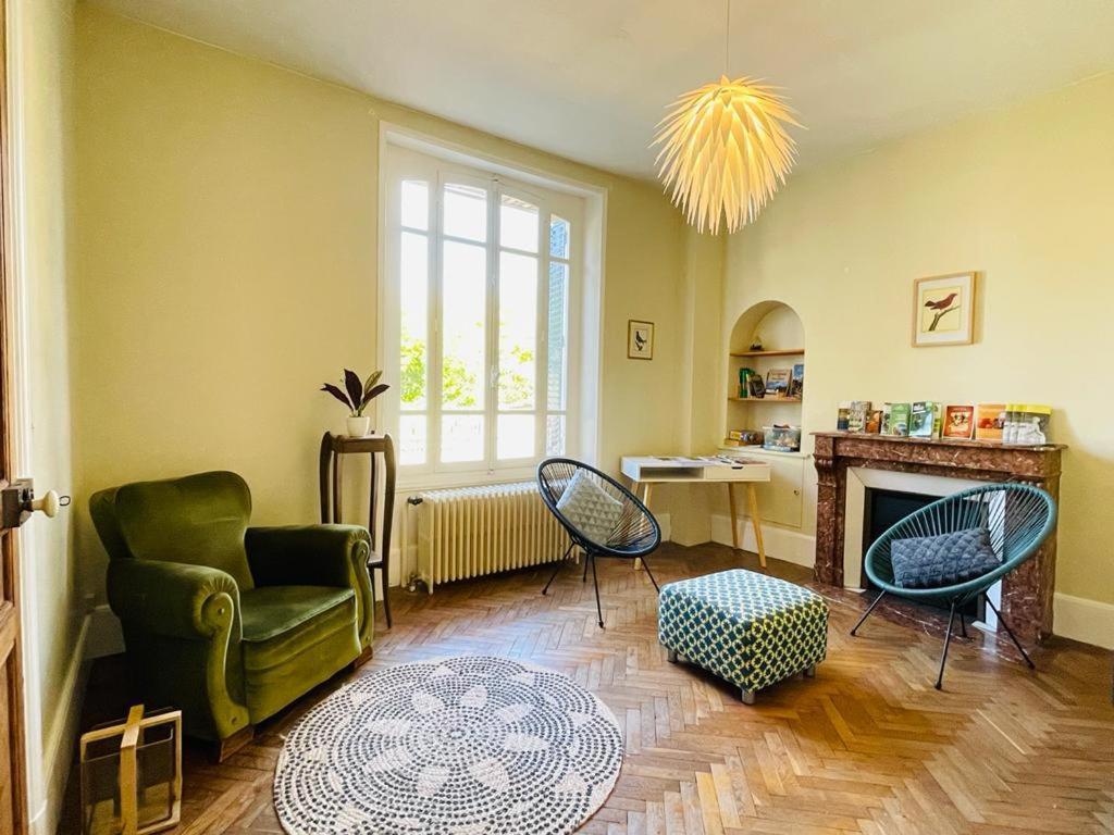 Charmante Maison Bourguignonne Avec Grand Jardin Et Parking モンバール エクステリア 写真